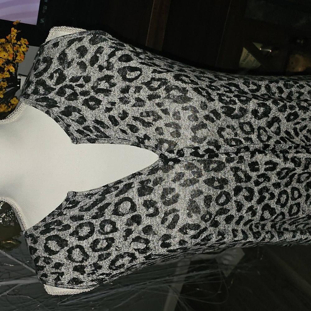 Daytrip Nwots Womens large leopard print tank top. Flowy and soft, criss cross! - Picture 6 of 10